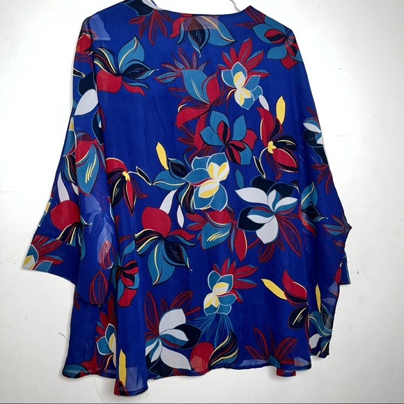 East Adeline 2X flower blouse - Picture 8 of 9